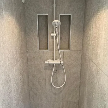 Aventure, 500m, Free Parking